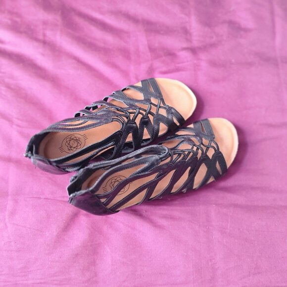 ✨ Hocus Pocus Faith 2 Strappy Sandals - Size 10 ✨ - Picture 3 of 9